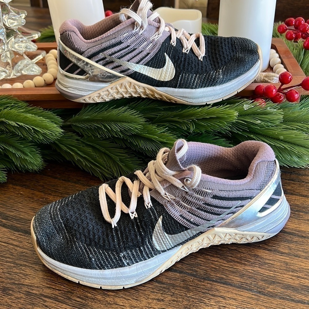 Women’s Nike metcon | size | 7  black, purple, metallic